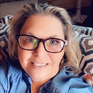 Meet your Posher, Dina